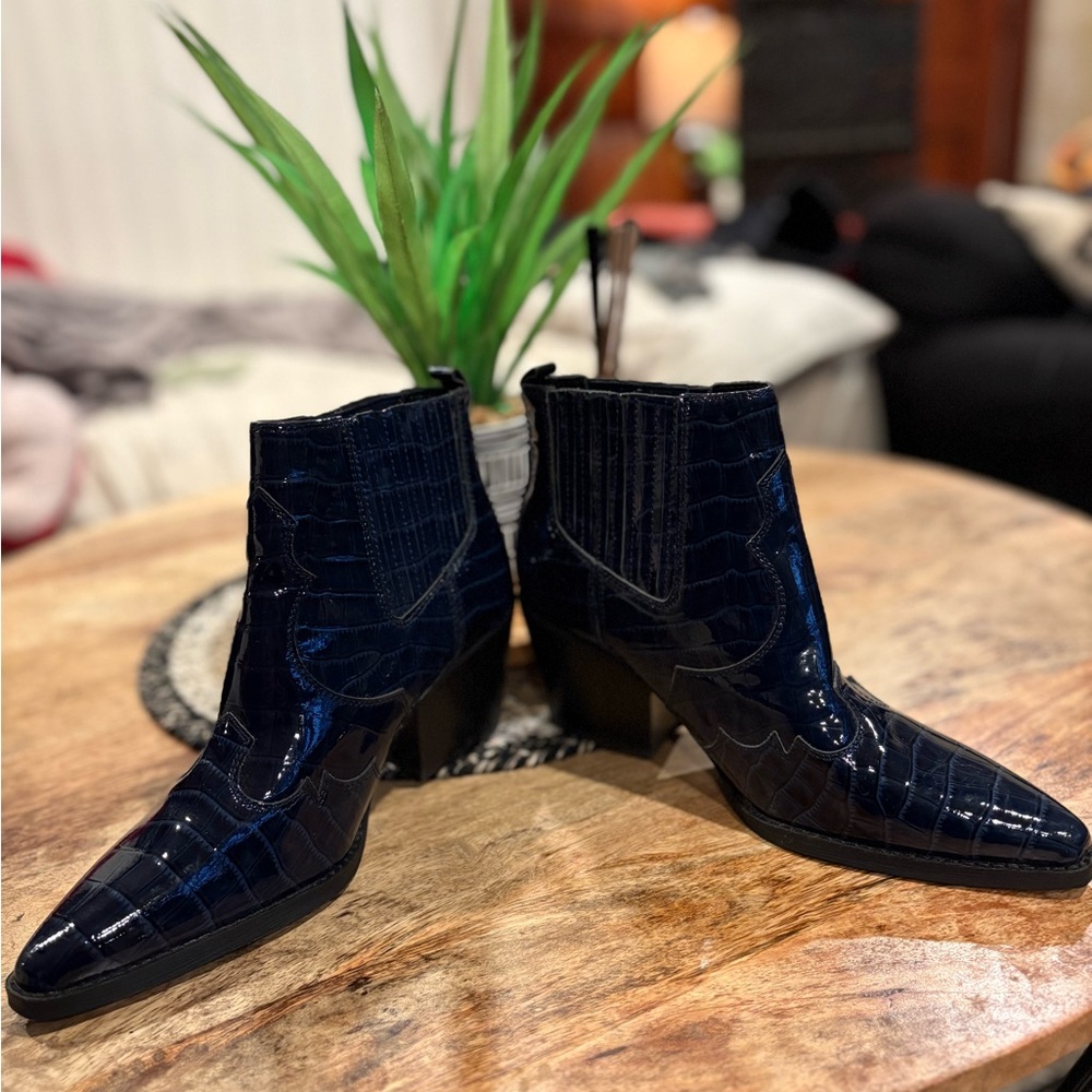 Sam Edelman Elegant Navy Blue Croc-Embossed Ankle Boots